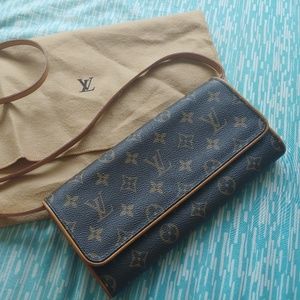 Authentic Louis Vuitton Pochette